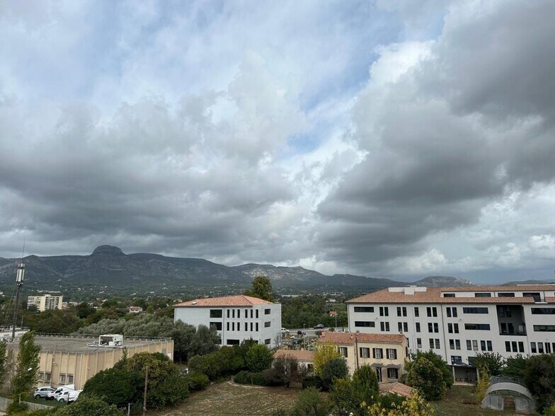 Office in Aubagne for lease - Building Photo - Image 2 of 2