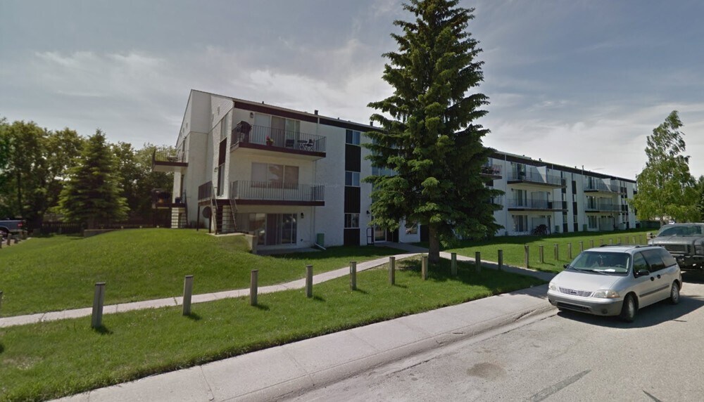 5607 57 Av, Rocky Mountain House, AB for sale Primary Photo- Image 1 of 1