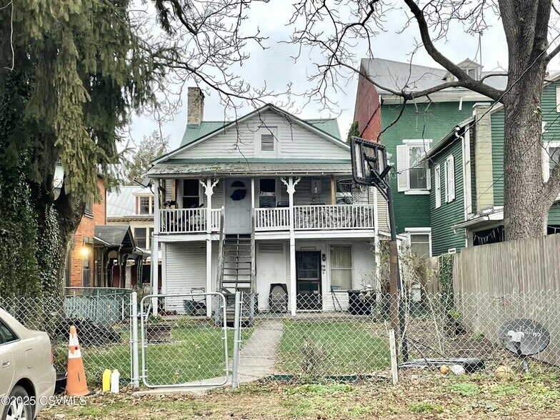 427 Chestnut St, Mifflinburg, PA à vendre - Photo du bâtiment - Image 2 de 7