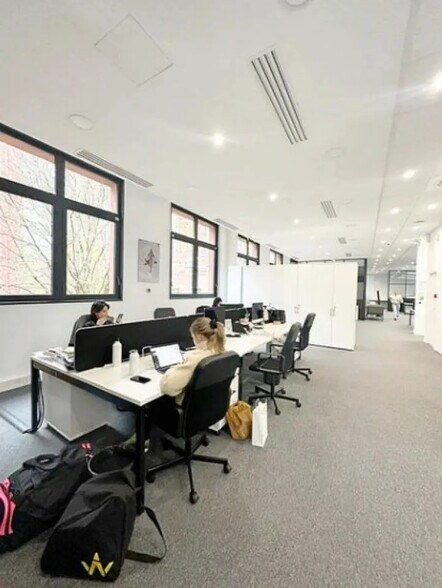 Office in Levallois-Perret for lease - Interior Photo - Image 2 of 8