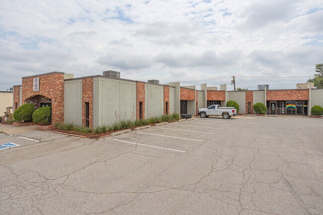 Plus de détails pour 1811 Industrial Blvd, Norman, OK - Local d'activités à louer