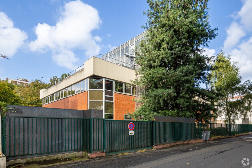 Bureau dans Saint-Cloud à louer - Photo du bâtiment - Image 2 de 2