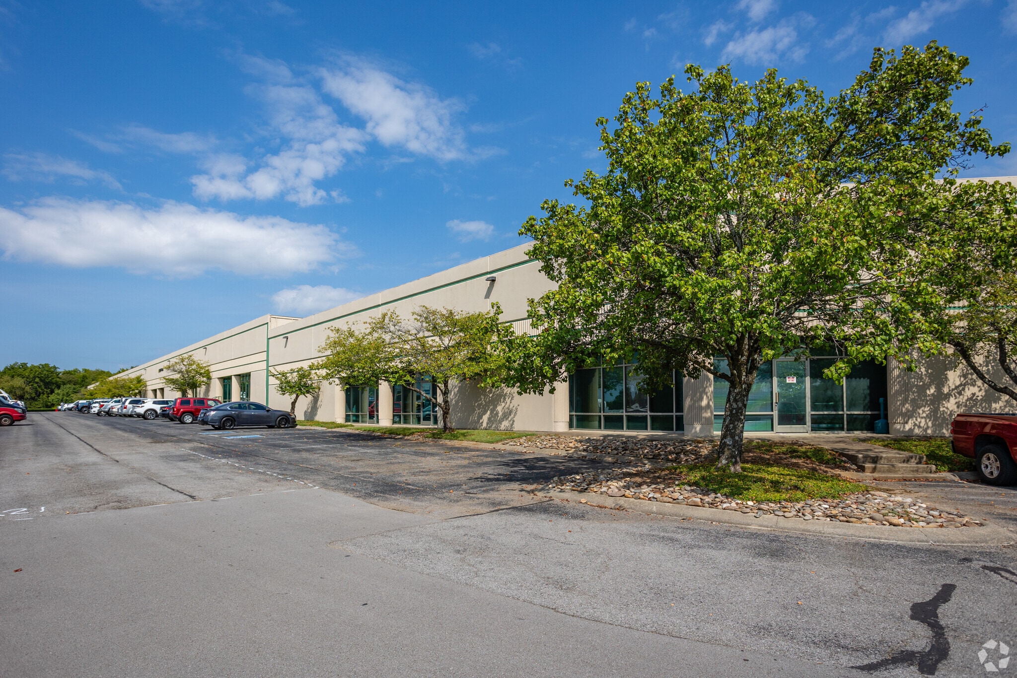 900-919 Airpark Center Dr, Nashville, TN for lease Primary Photo- Image 1 of 5