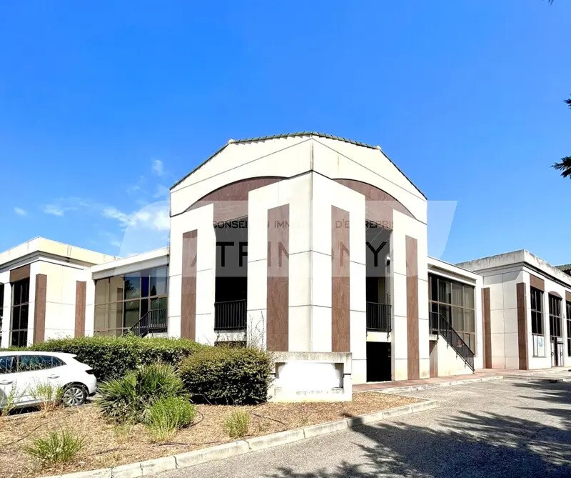 Flex in Gémenos for lease Building Photo- Image 1 of 11