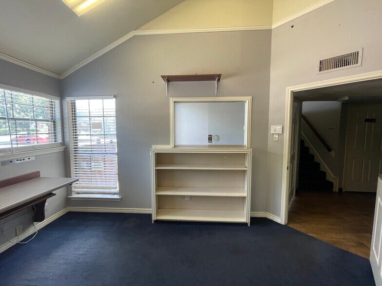 4234 N Interstate 35, Denton, TX à louer - Photo du bâtiment - Image 3 de 17