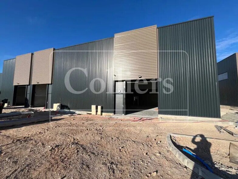 Flex in Venelles for lease - Building Photo - Image 1 of 7
