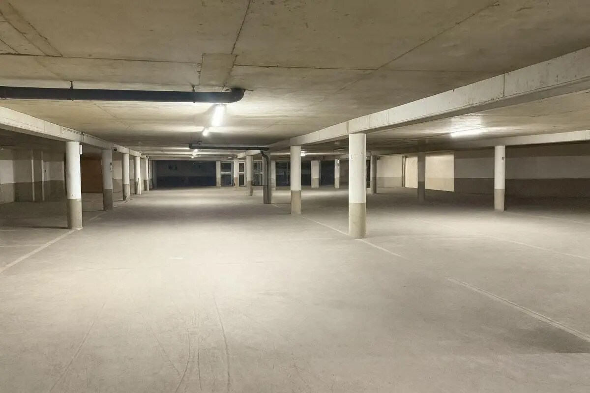 Industrial in Paris for lease Building Photo- Image 1 of 7