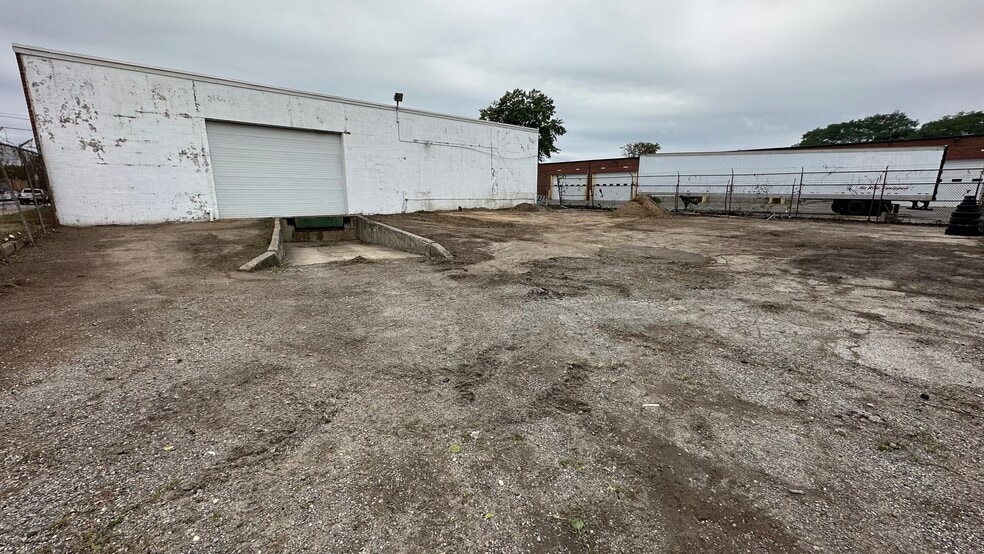 225 Ralph Ave, Copiague, NY for lease - Building Photo - Image 2 of 4