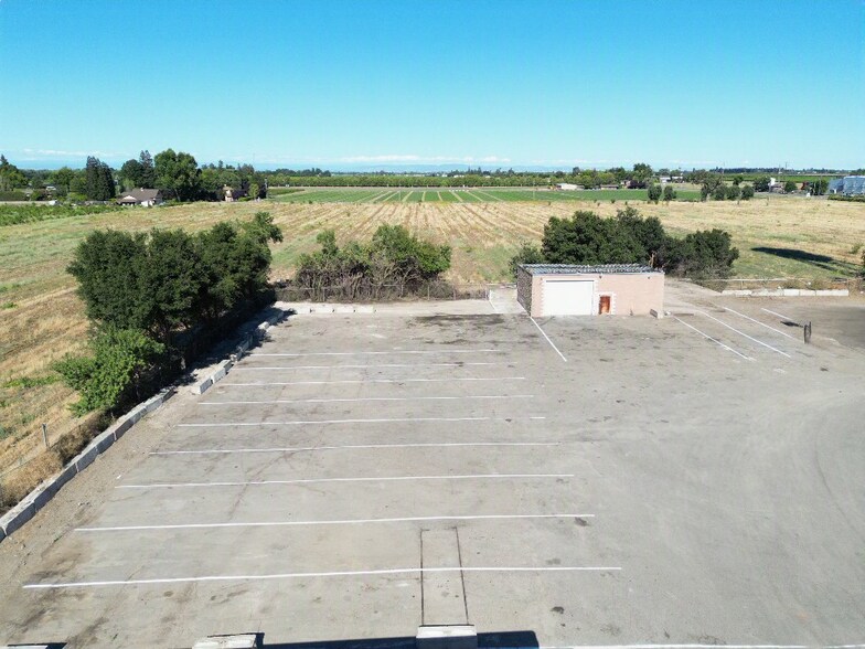 1649 E Victor Rd, Lodi, CA à louer - Photo du bâtiment - Image 3 de 4