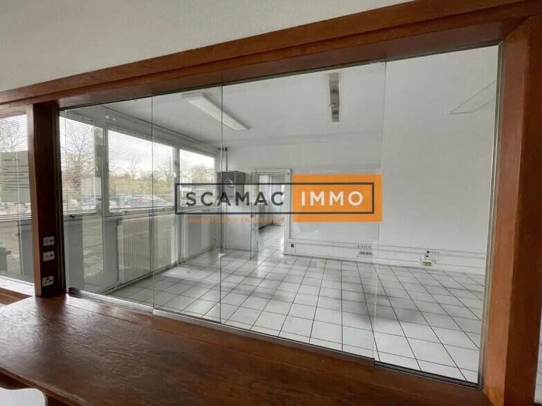 Bureau dans Villeneuve-la-Garenne à louer - Photo du bâtiment - Image 2 de 8