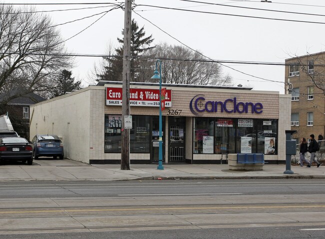 Plus de détails pour 3267 Lake Shore Blvd W, Toronto, ON - Commerce de détail à vendre