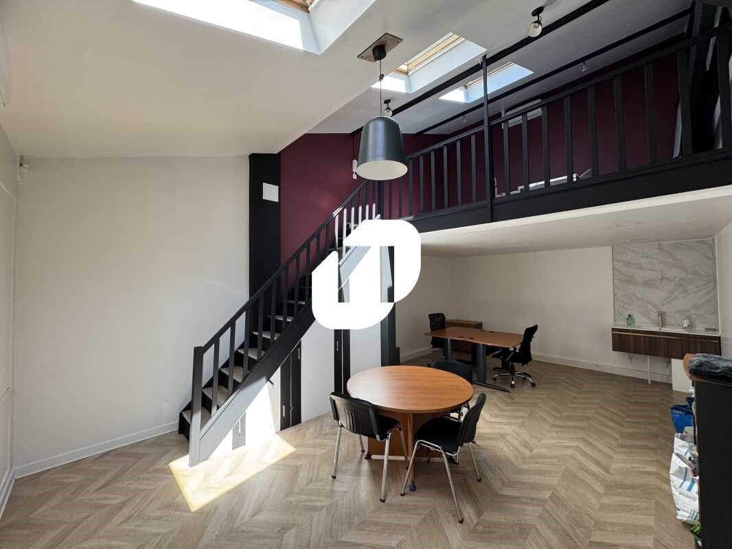 Office in Montrouge for lease Interior Photo- Image 1 of 7