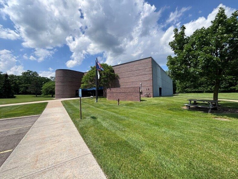 5200 Venture Dr, Ann Arbor, MI à vendre - Photo du bâtiment - Image 2 de 4