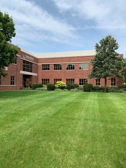 2001 S First St, Champaign, IL à louer - Photo du bâtiment - Image 2 de 10