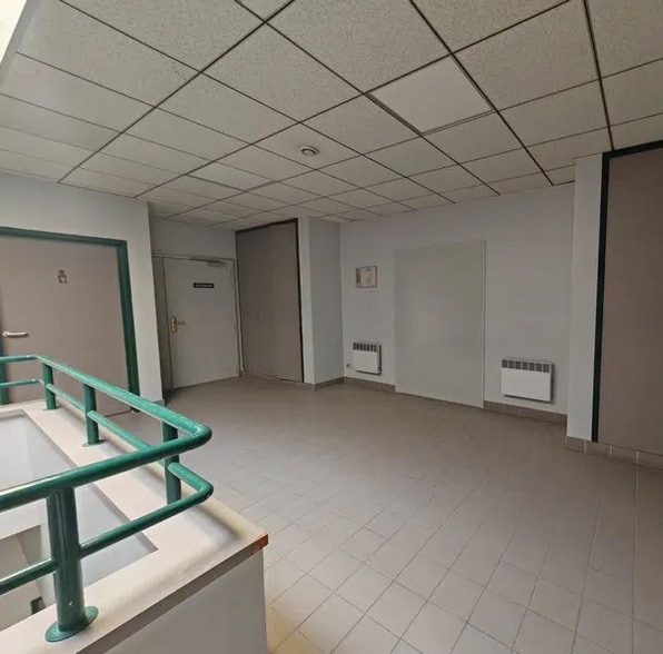 10 Allée Hendrik Lorentz, Champs-sur-Marne for lease - Lobby - Image 3 of 3