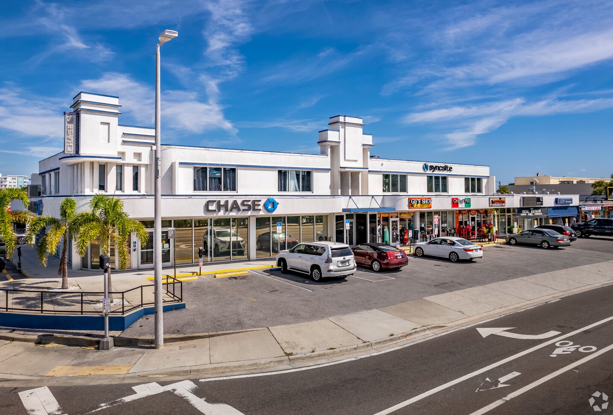 10681 Gulf Blvd, Treasure Island, FL for lease Primary Photo- Image 1 of 9