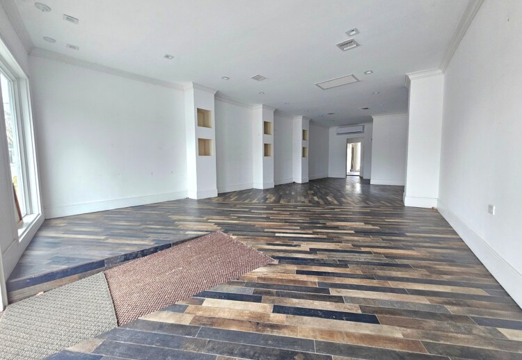 77 Jobs Ln, Southampton, NY à louer - Photo intérieure - Image 2 de 15