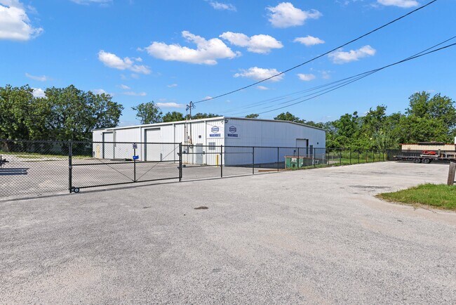 Plus de détails pour 815 N Cocoa Blvd, Cocoa, FL - Industriel à louer