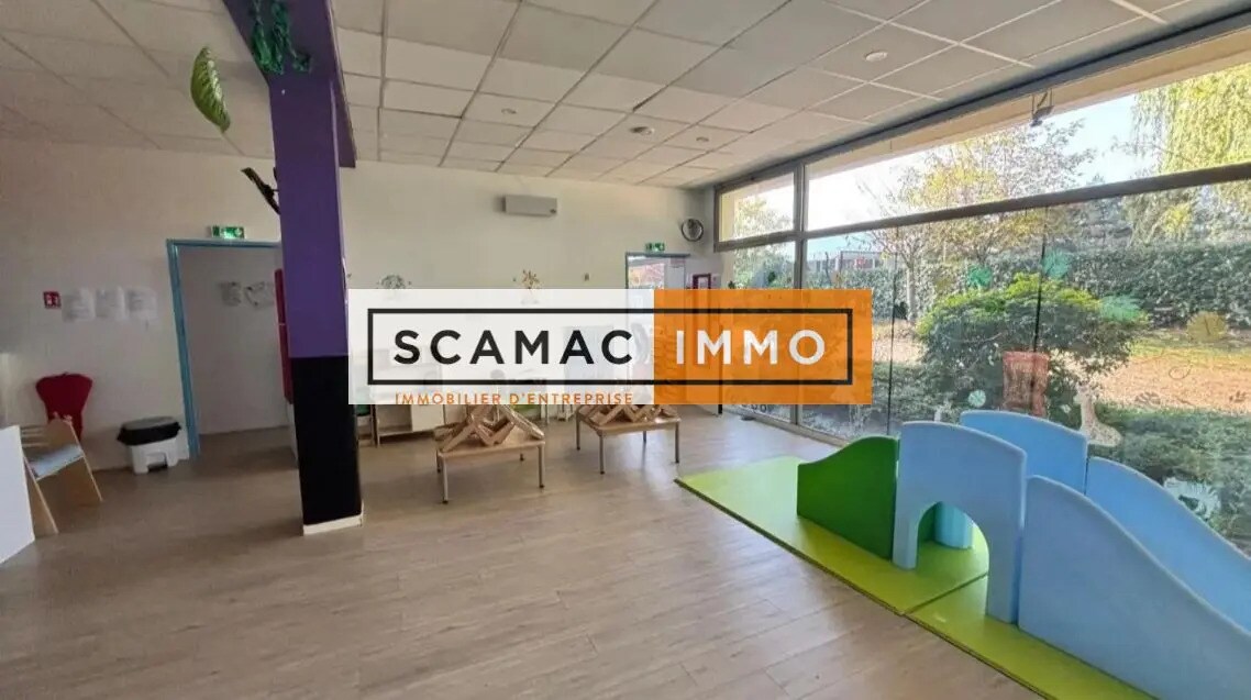 Flex dans Montigny-le-Bretonneux à louer Photo du bâtiment- Image 1 de 14