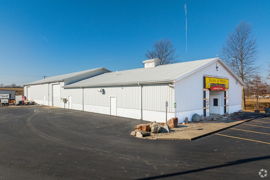 8421 Mayhew Rd, Fort Wayne, IN for sale - Primary Photo - Image 1 of 7