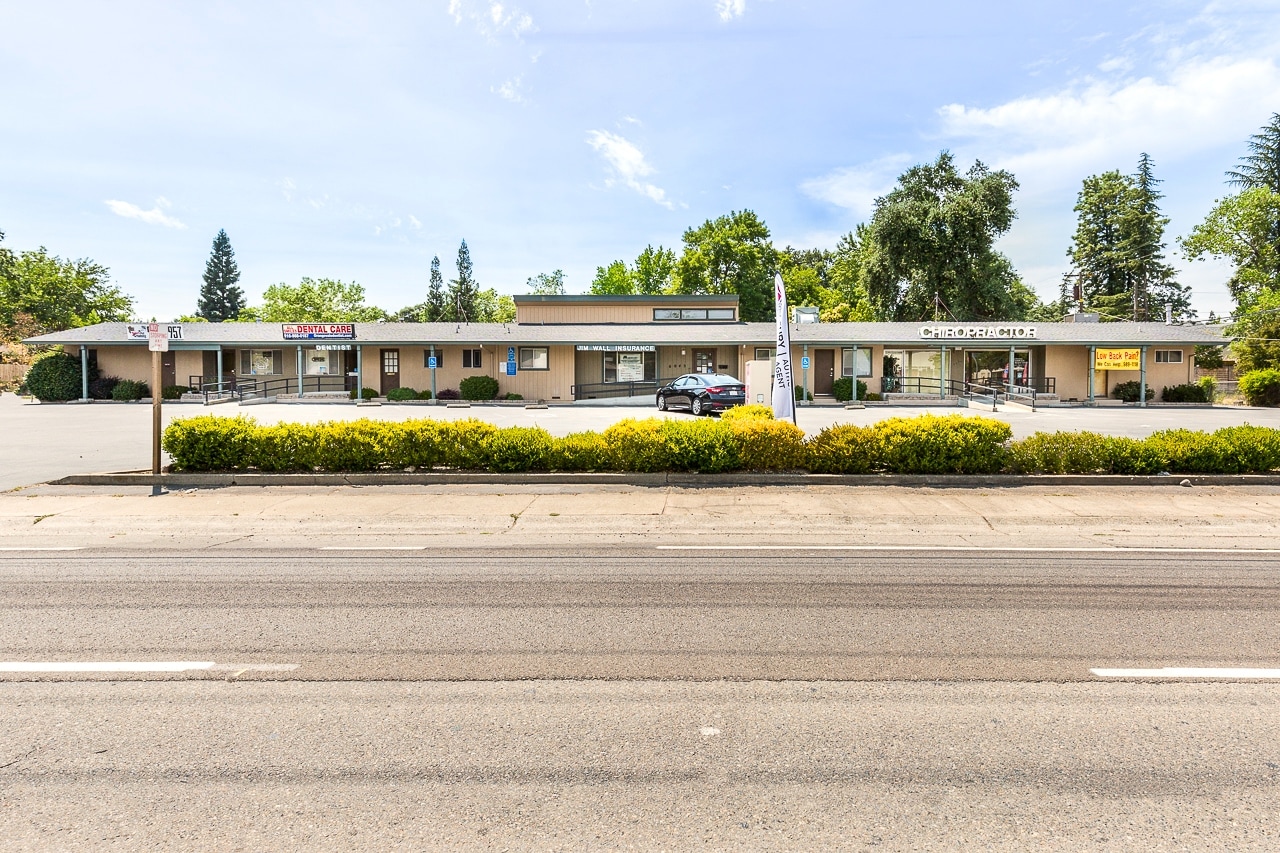 6045-6047 Hazel Ave, Orangevale, CA à louer Photo du bâtiment- Image 1 de 6