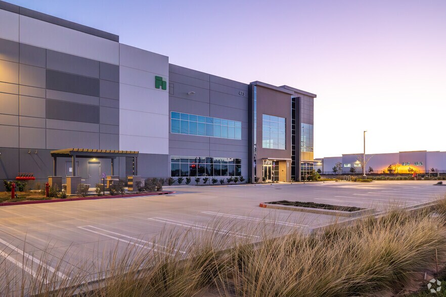 473 E Rider St, Perris, CA à louer - Photo du bâtiment - Image 2 de 9