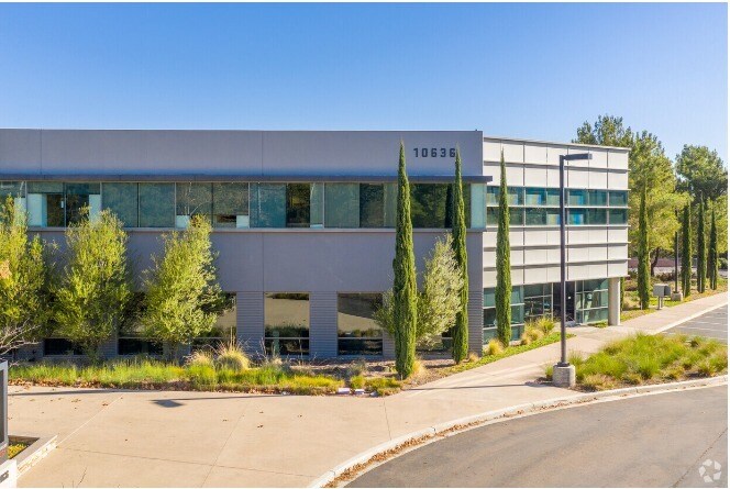 10636 Scripps Summit Ct, San Diego, CA à louer - Photo du bâtiment - Image 2 de 9