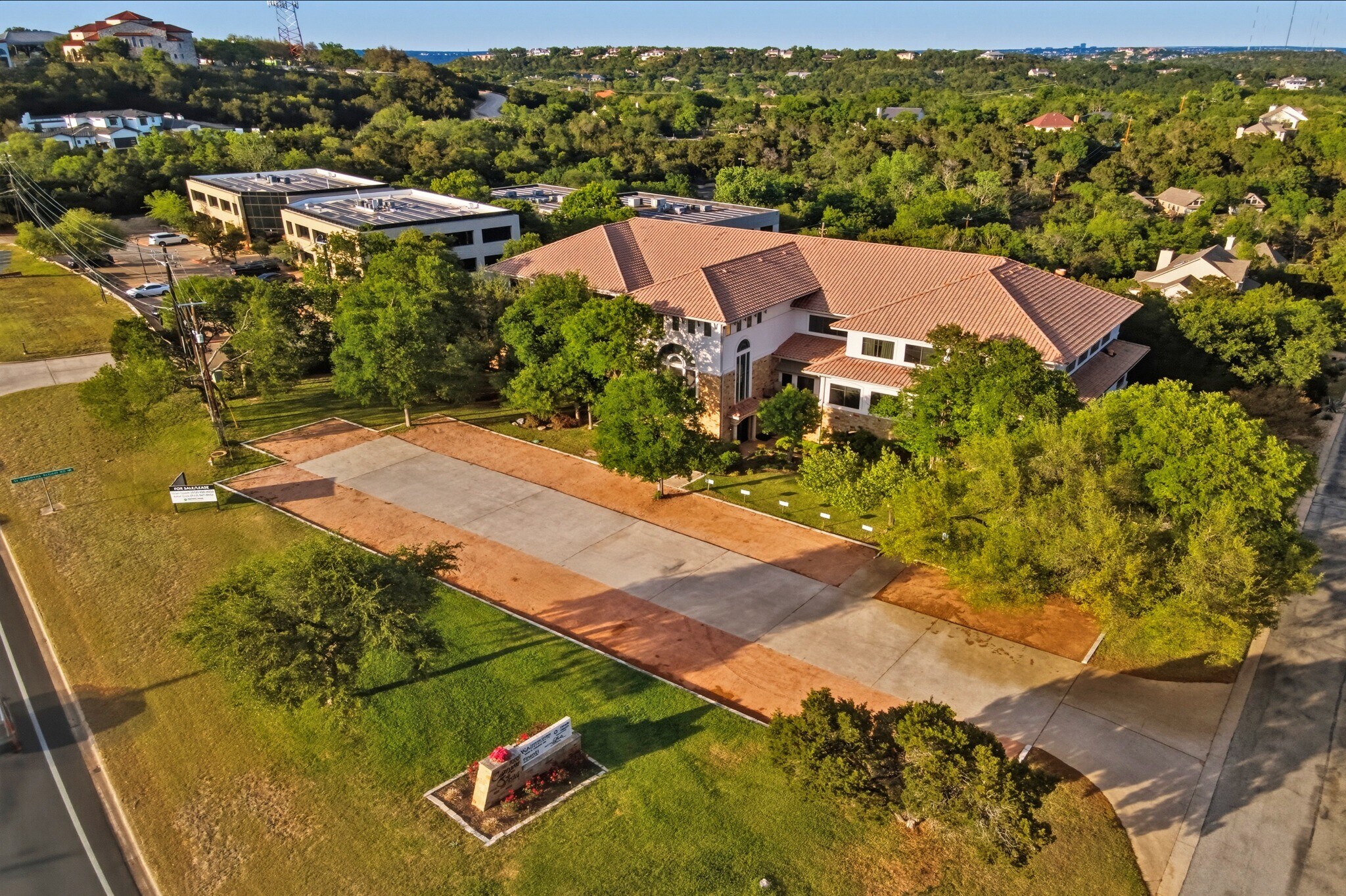 7000 Bee Caves Rd, Austin, TX à louer Photo du bâtiment- Image 1 de 27