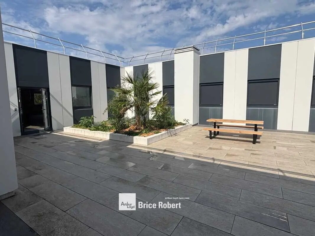 Office in Limonest for lease Building Photo- Image 1 of 16