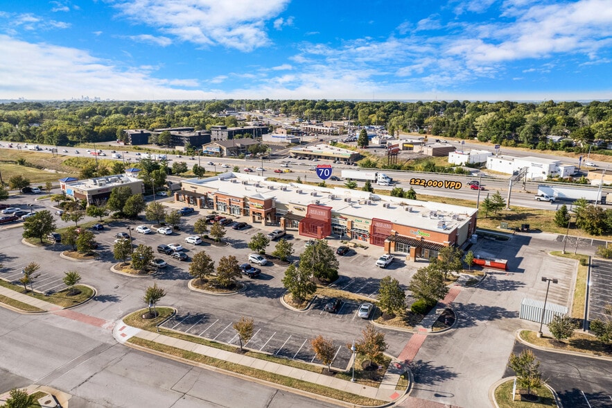 11601 E 40 Hwy, Kansas City, MO for lease - Building Photo - Image 1 of 8