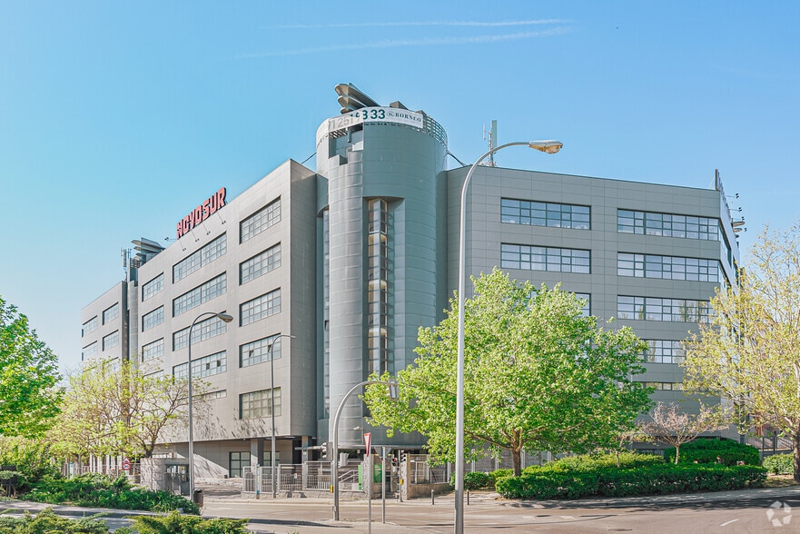 Avenida los Rosales, 42, Madrid, Madrid for sale - Primary Photo - Image 1 of 2