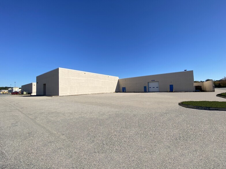 262 Swansea Mall Dr, Swansea, MA à vendre - Photo du bâtiment - Image 2 de 26