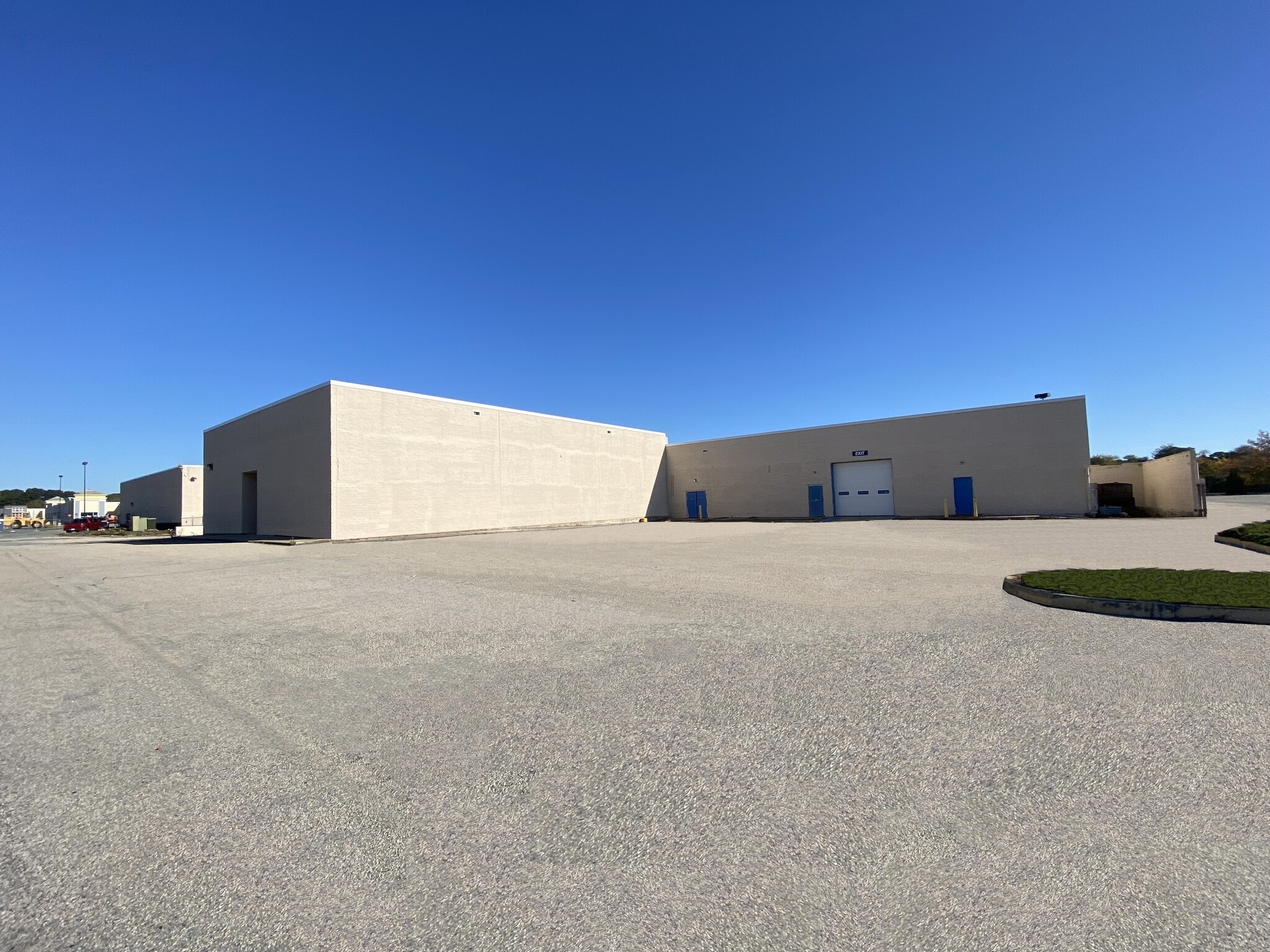 262 Swansea Mall Dr, Swansea, MA for lease Building Photo- Image 1 of 12