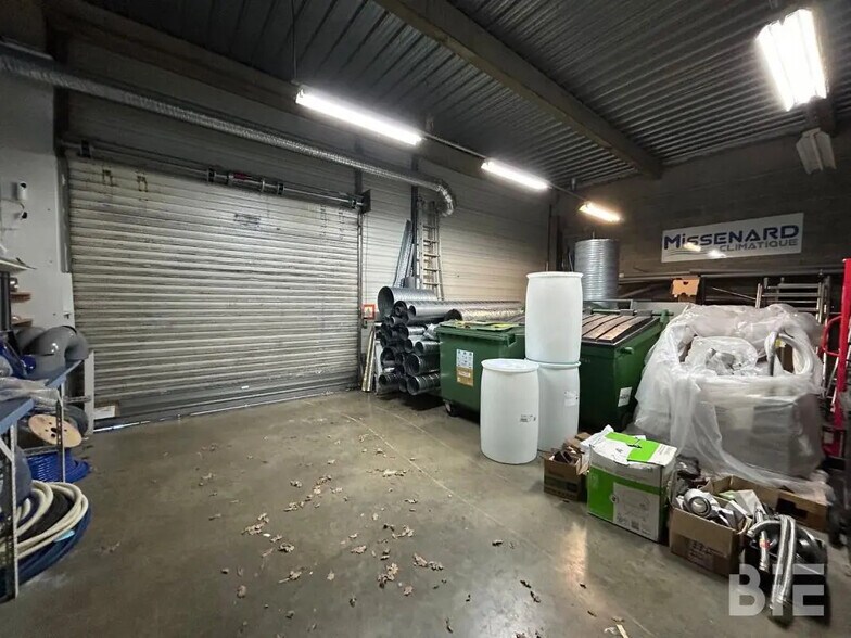 Office in Le Haillan for lease - Interior Photo - Image 2 of 16