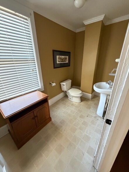 2324 devine St, Columbia, SC for lease - Interior Photo - Image 3 of 5