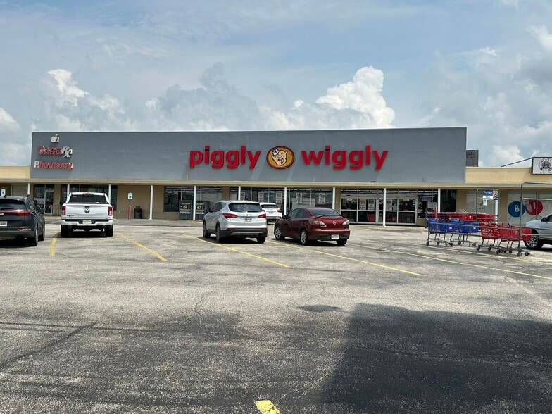 1707-1741 Texoma Pky, Sherman, TX for lease - Building Photo - Image 1 of 33