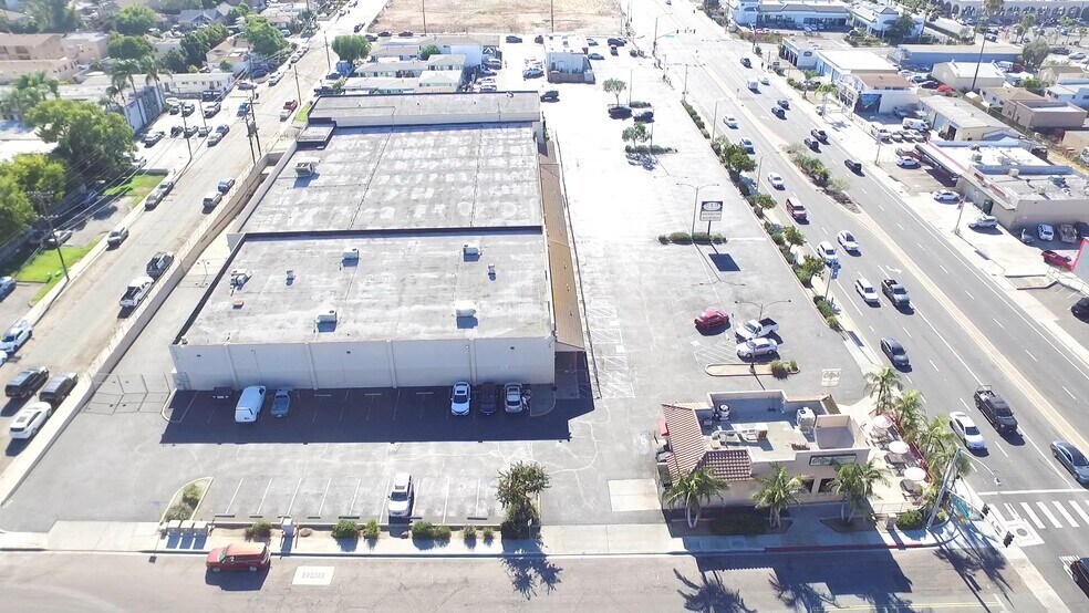 7663-7667 Broadway, Lemon Grove, CA à vendre - Vidéo sur l’inscription commerciale - Image 3 de 38