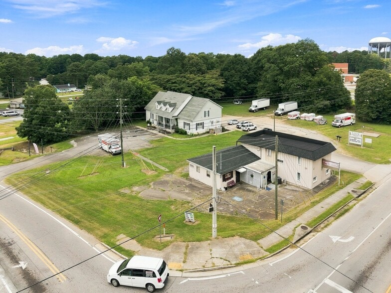 576 Fairview Rd, Stockbridge, GA for sale - Primary Photo - Image 1 of 10