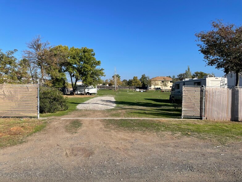 1517-1521 Grace Ave, Sacramento, CA à vendre - Photo du bâtiment - Image 3 de 3