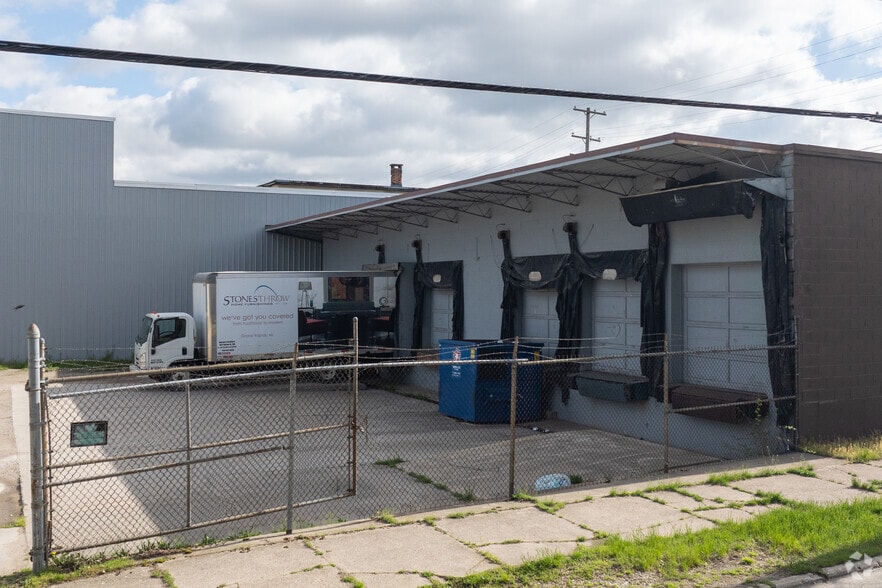 1035 Godfrey Ave SW, Grand Rapids, MI à louer - Photo du bâtiment - Image 2 de 6