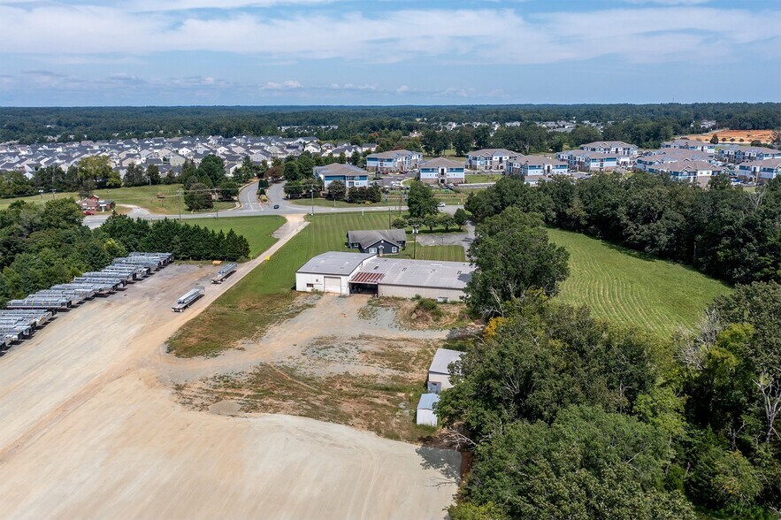 6504 Burlington Rd, Whitsett, NC à louer - Photo du bâtiment - Image 3 de 33