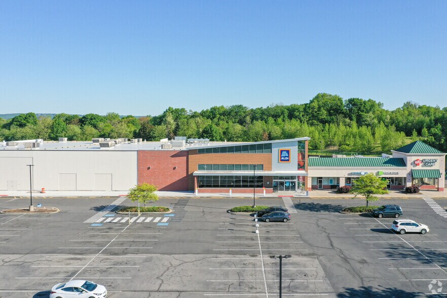 901-913 Oak Tree Ave, South Plainfield, NJ à louer - Photo du bâtiment - Image 2 de 26