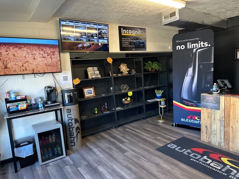 2300 Greenup Ave, Ashland, KY for lease - Building Photo - Image 2 of 17