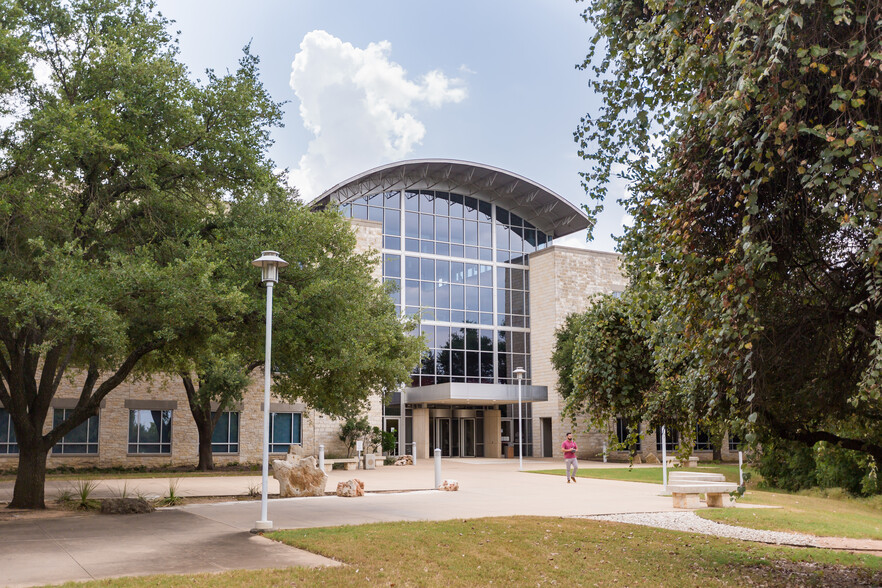 7700 W Parmer Ln, Austin, TX à louer - Photo du bâtiment - Image 3 de 13