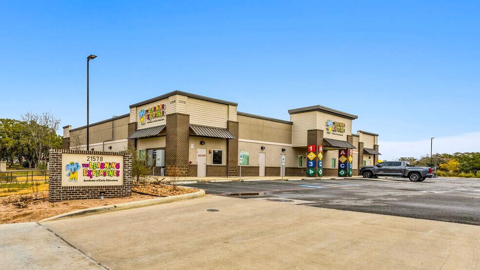 21550 Bulverde Blvd, San Antonio, TX à vendre - Photo du bâtiment - Image 3 de 18