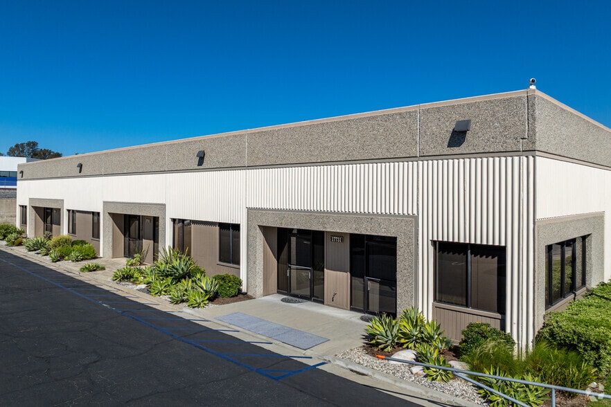 17731-17741 Sampson Ln, Huntington Beach, CA for lease - Building Photo - Image 3 of 5