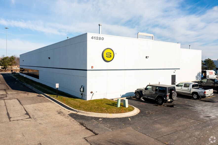 41280 Bridge St, Novi, MI for sale - Primary Photo - Image 1 of 6