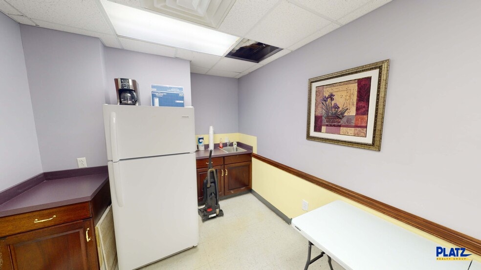 8261 Market St, Youngstown, OH for lease - Interior Photo - Image 2 of 13