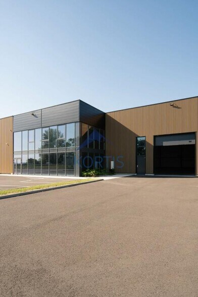 Flex in Ambérieux for lease - Building Photo - Image 3 of 7
