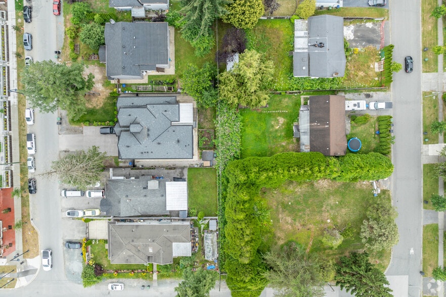 14237 103 Av, Surrey, BC à vendre - Aérien - Image 2 de 2